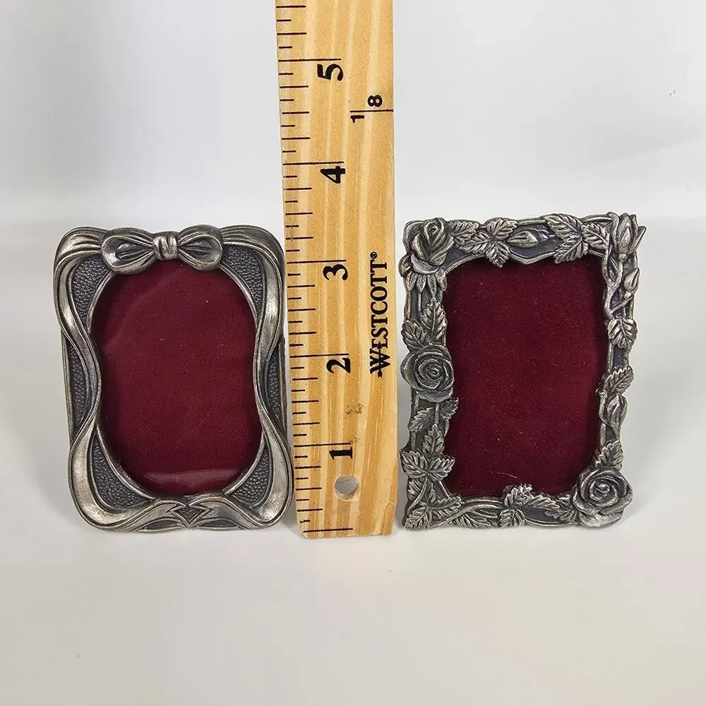 ORNATE SILVER‑TONE MINI FRAMES – VELVET LINED – VINTAGE DECORATIVE SET OF 2